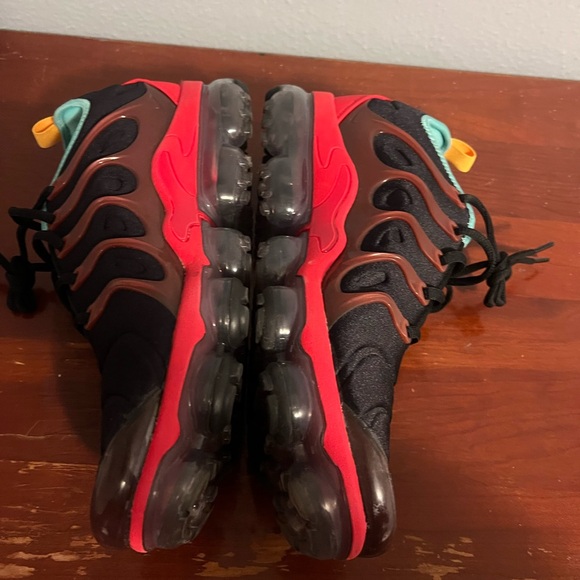 Nike Black and Red Athletic Shoes with Teal Lining Vapormax Plus - Picture 5 of 8